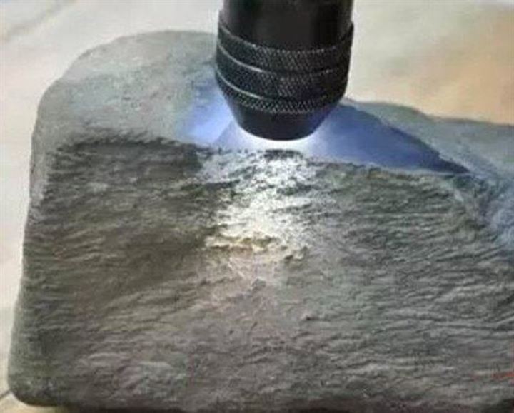 Yolda yürürken bulduğu taş servet değerinde çıktı - 2