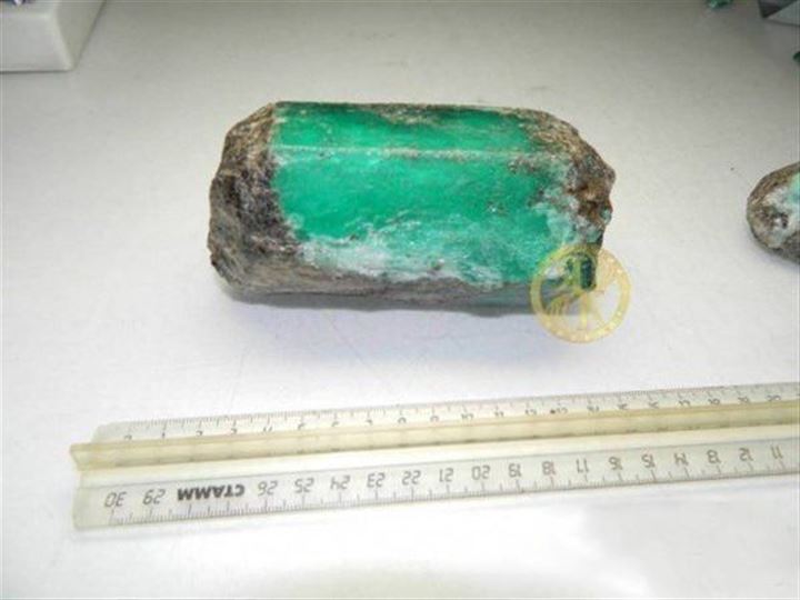 Yolda yürürken bulduğu taş servet değerinde çıktı - 6