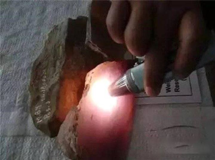 Yolda yürürken bulduğu taş servet değerinde çıktı - 8