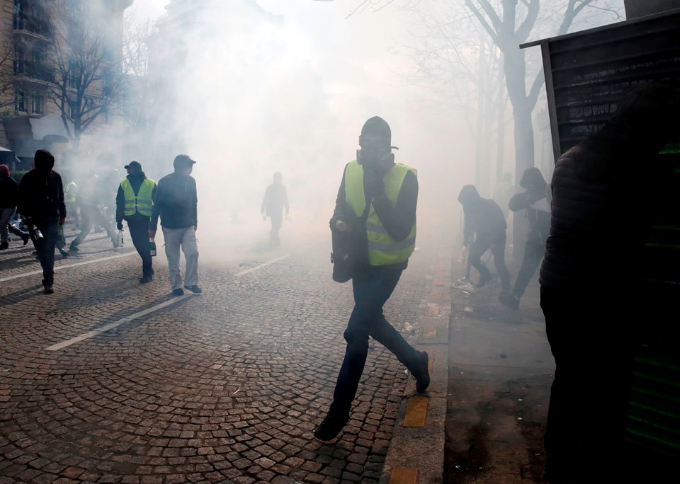'Sarı Yelekliler' yeniden Paris sokaklarında - 5