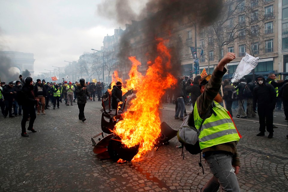 'Sarı Yelekliler' yeniden Paris sokaklarında - 9