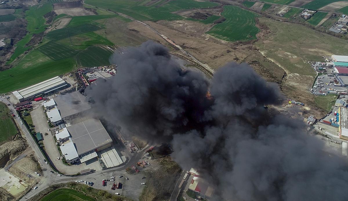 İstanbul'da büyük fabrika alevler içinde kaldı - 6