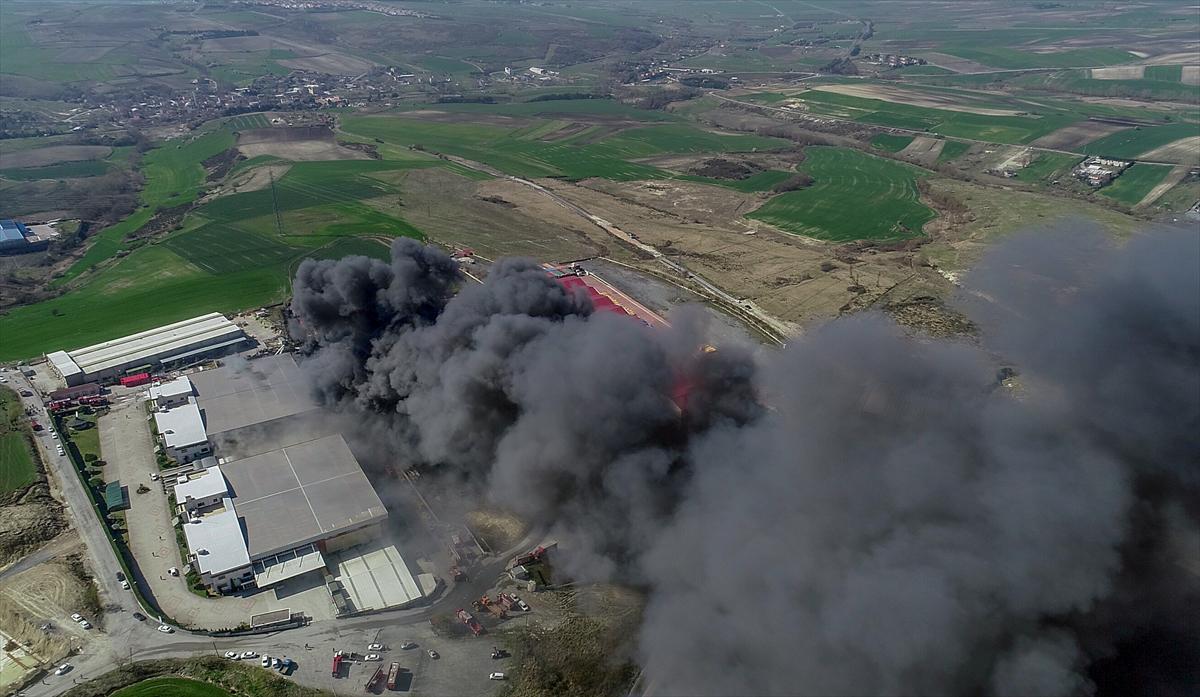 İstanbul'da büyük fabrika alevler içinde kaldı - 2