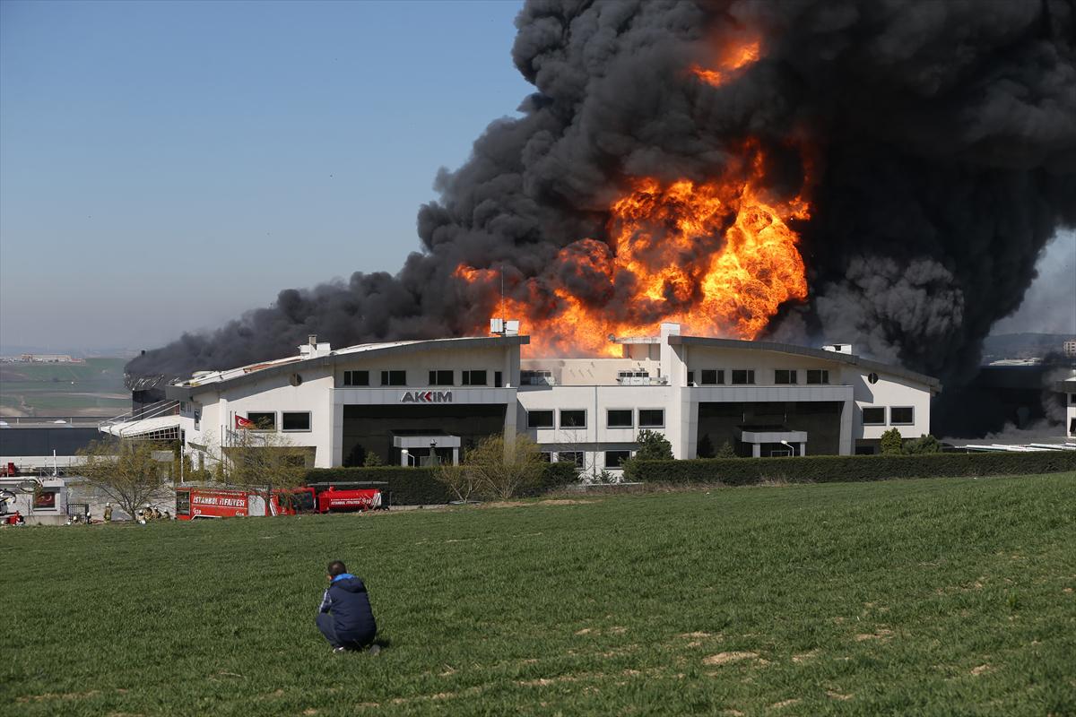 İstanbul'da büyük fabrika alevler içinde kaldı - 9