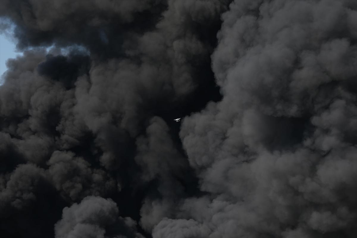 İstanbul'da büyük fabrika alevler içinde kaldı - 10