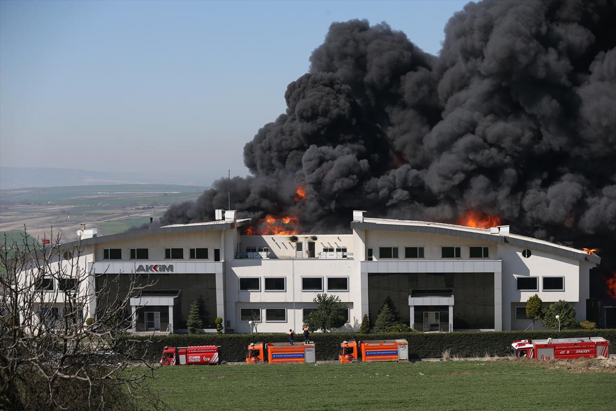 İstanbul'da büyük fabrika alevler içinde kaldı - 13