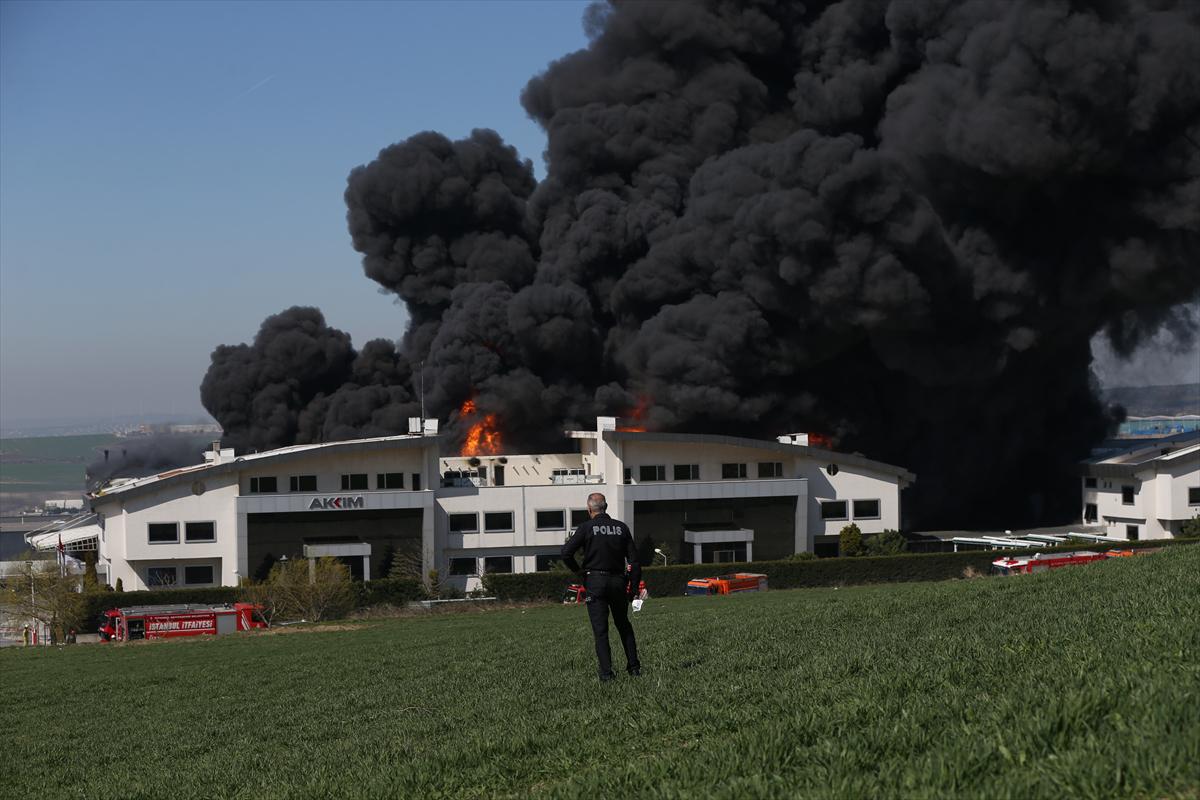 İstanbul'da büyük fabrika alevler içinde kaldı - 15