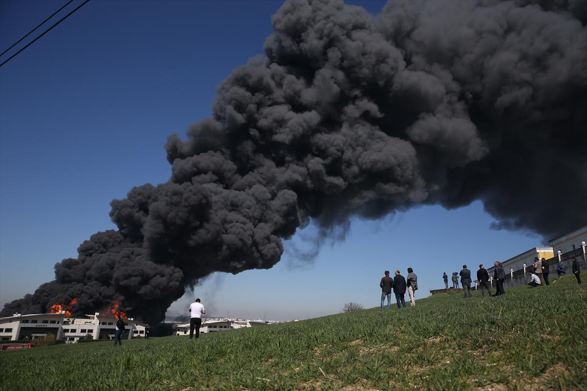 İstanbul'da büyük fabrika alevler içinde kaldı - 17
