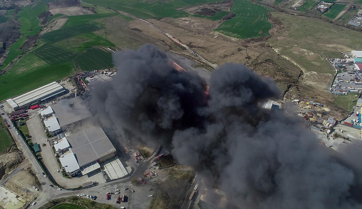 İstanbul'da büyük fabrika alevler içinde kaldı - 8