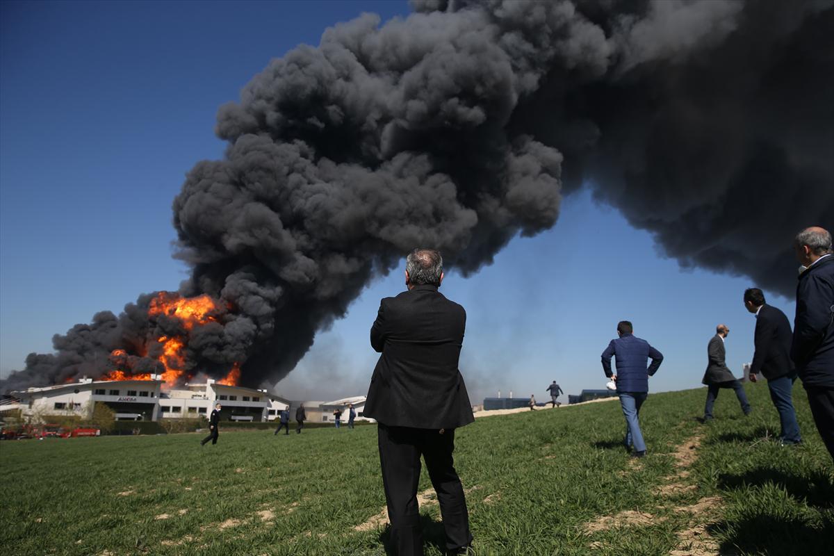 İstanbul'da büyük fabrika alevler içinde kaldı - 19
