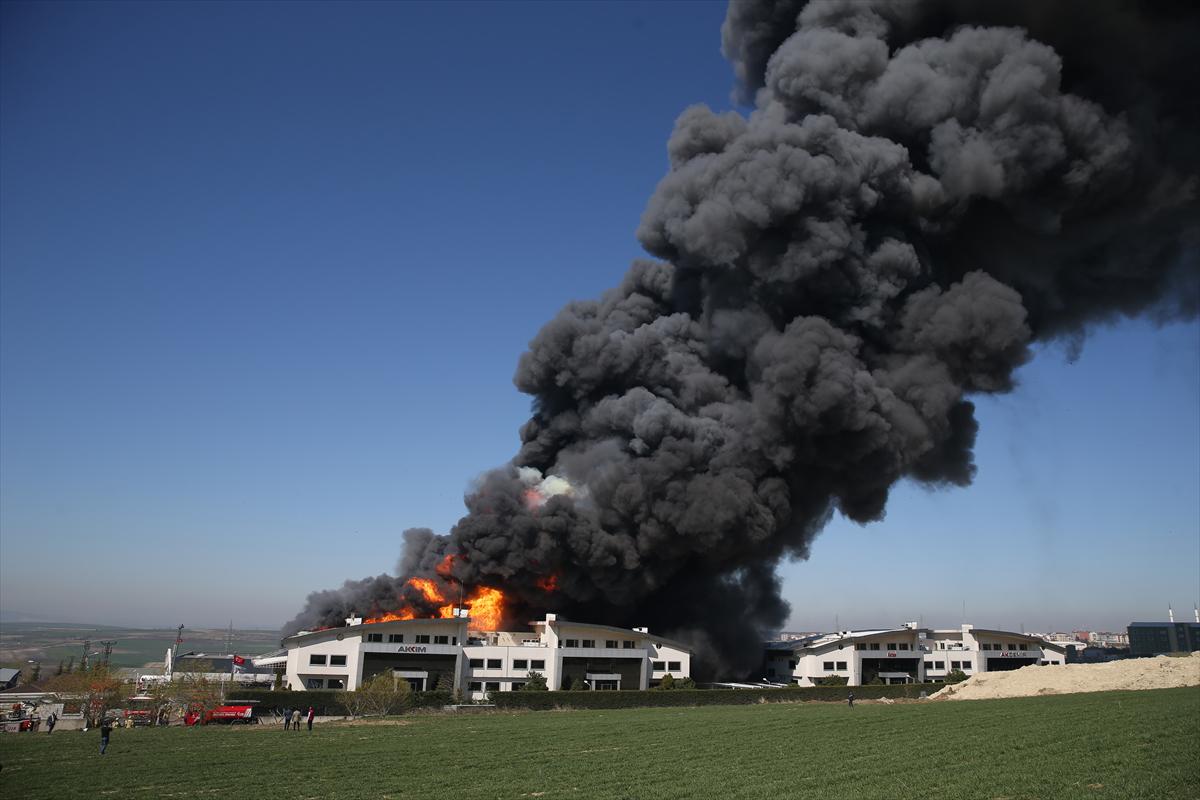 İstanbul'da büyük fabrika alevler içinde kaldı - 22