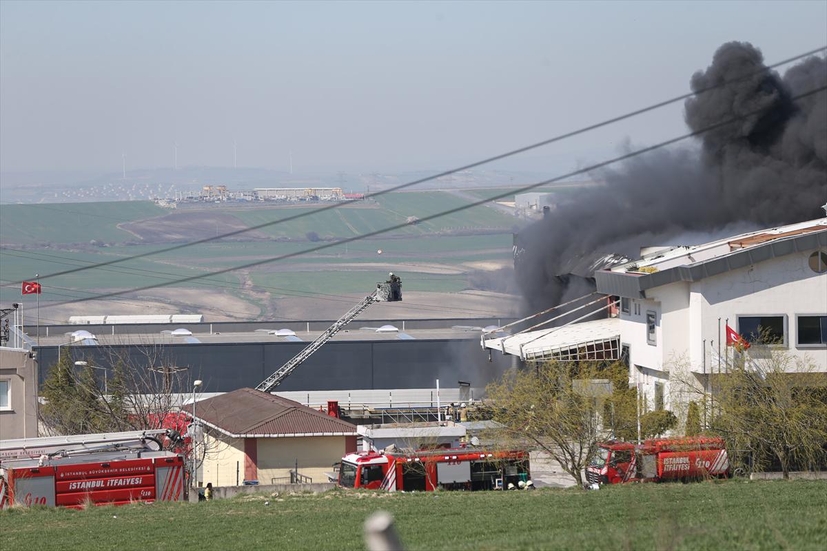 İstanbul'da büyük fabrika alevler içinde kaldı - 20