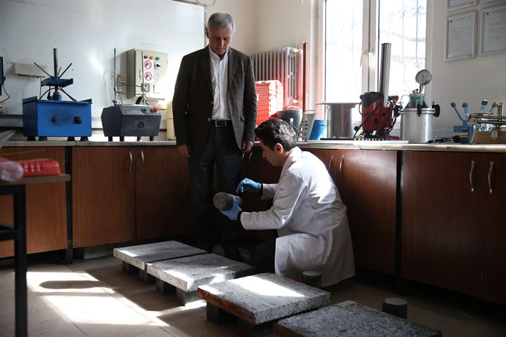 Lastikten iletken beton üretti - 18