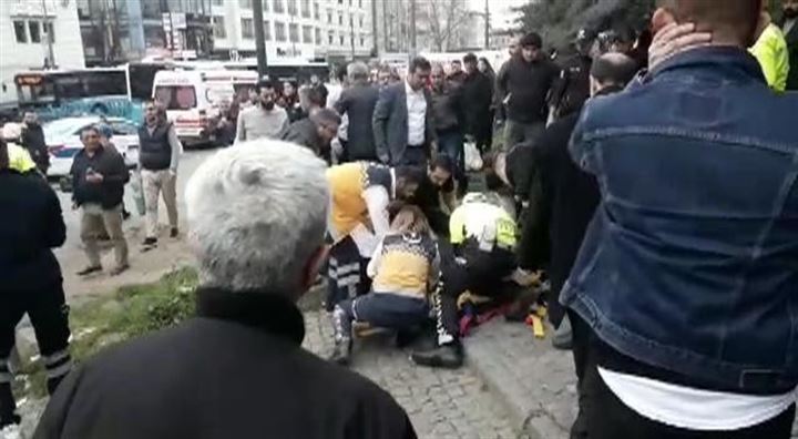 İstanbul Beyazıt'ta halk otobüsü kontrolden çıktı - 9