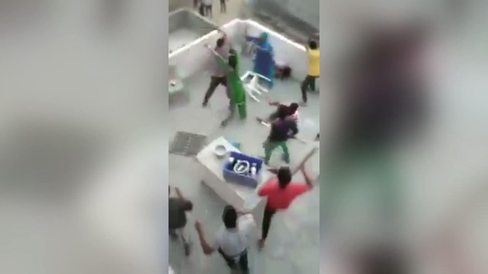 Hindular Pakistanlı aileyi darp etti - 1