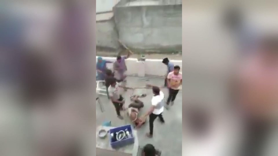 Hindular Pakistanlı aileyi darp etti - 5