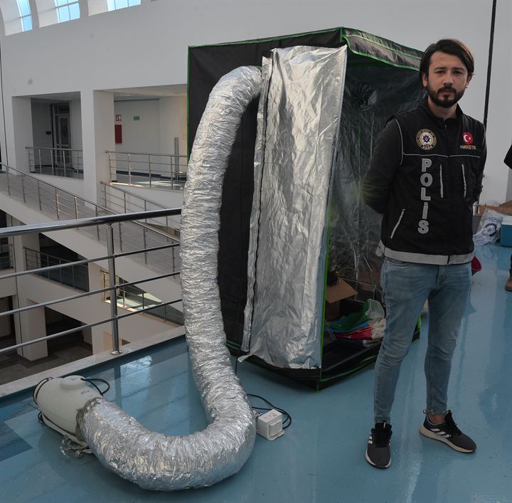 Adana'da 5 dil bilen yazılımcının eve kurduğu sistem polisi şaşırttı - 5