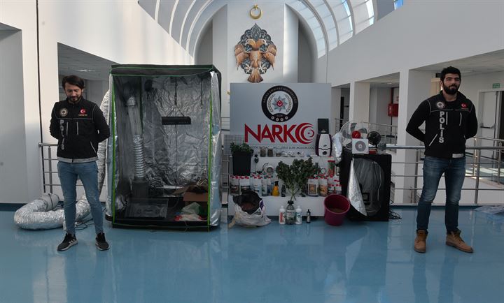 Adana'da 5 dil bilen yazılımcının eve kurduğu sistem polisi şaşırttı - 8