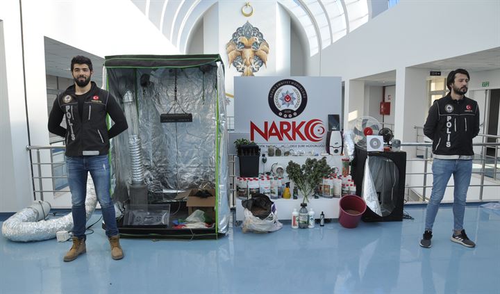 Adana'da 5 dil bilen yazılımcının eve kurduğu sistem polisi şaşırttı - 16