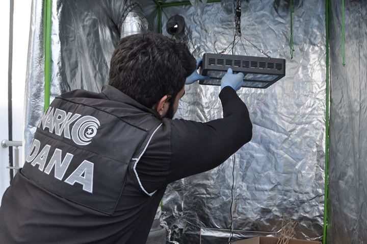 Adana'da 5 dil bilen yazılımcının eve kurduğu sistem polisi şaşırttı - 19