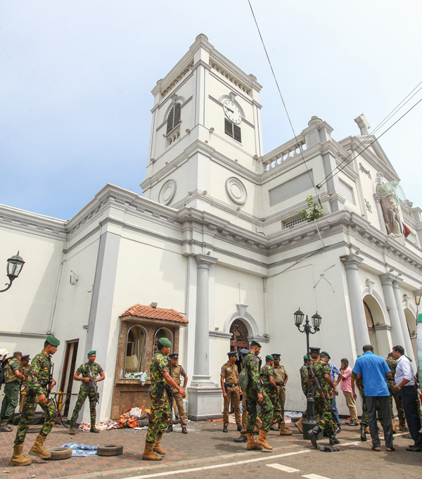 Sri Lanka'da kanlı pazar: Kiliseler ve otellerde patlama - 8