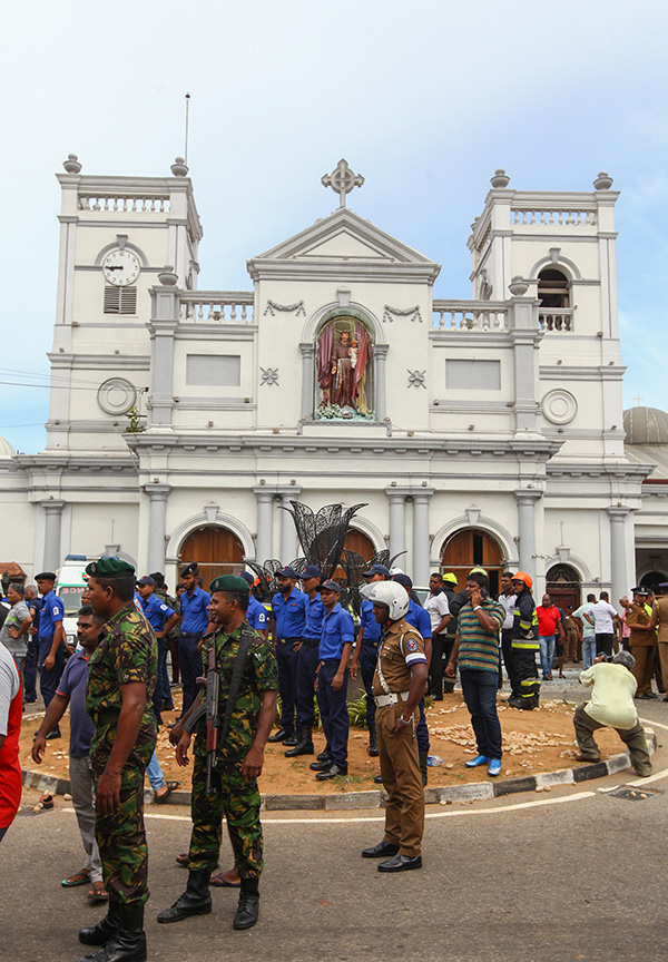 Sri Lanka'da kanlı pazar: Kiliseler ve otellerde patlama - 6