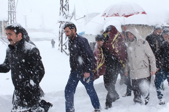 Yaralı kadına hendek zulmü - 6