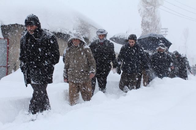 Yaralı kadına hendek zulmü - 10