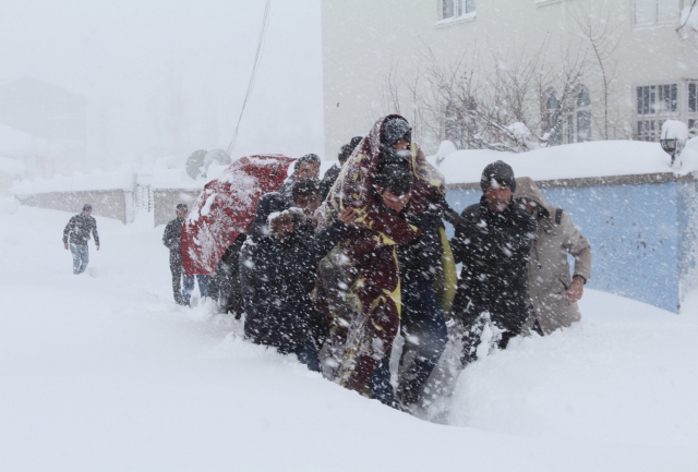 Yaralı kadına hendek zulmü - 5