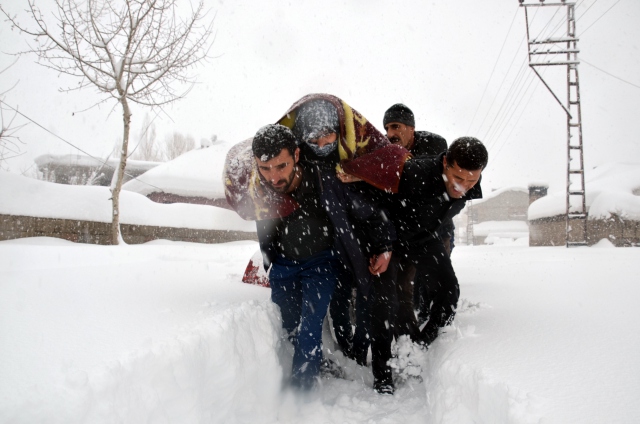 Yaralı kadına hendek zulmü - 2