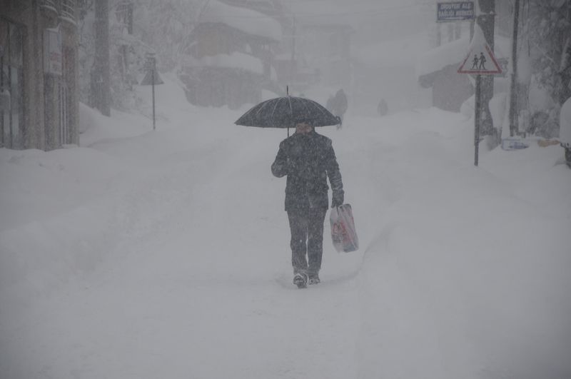 Bartın'da kar insan boyunu geçti - 619