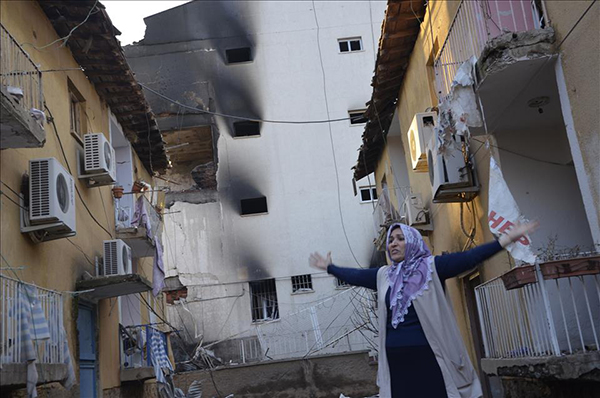 Diyarbakır'da emniyet müdürlüğüne saldırı - 1