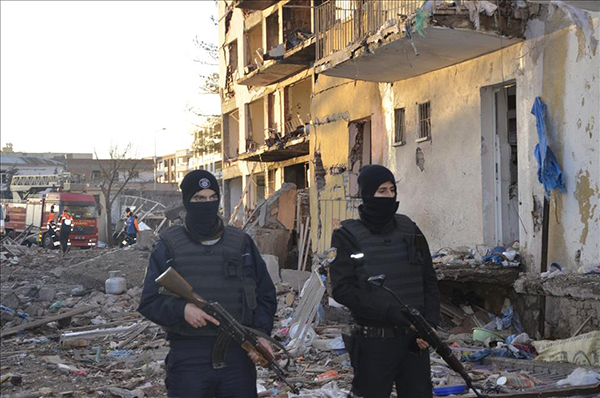 Diyarbakır'da emniyet müdürlüğüne saldırı - 2