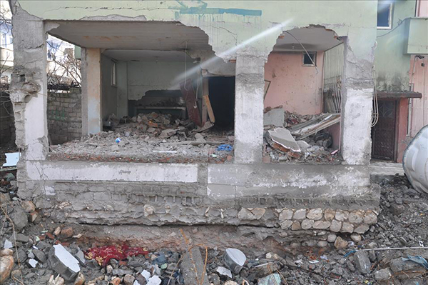 Silopi'de yıkılan binaları devlet onaracak - 749