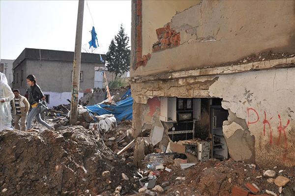 Silopi'de yıkılan binaları devlet onaracak - 873