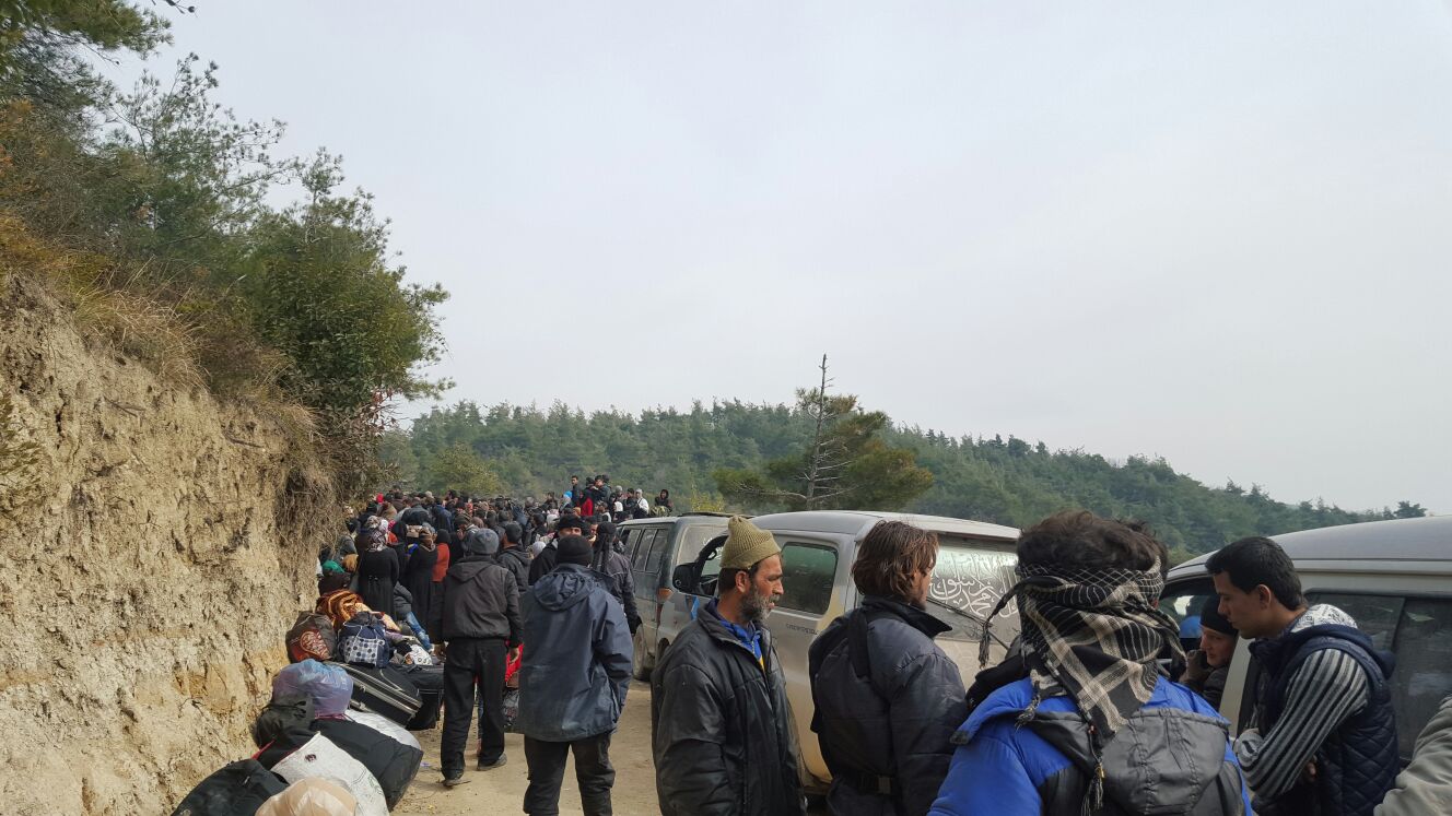 Türkmenler Yayladağı'nda geçiş için bekliyor - 1