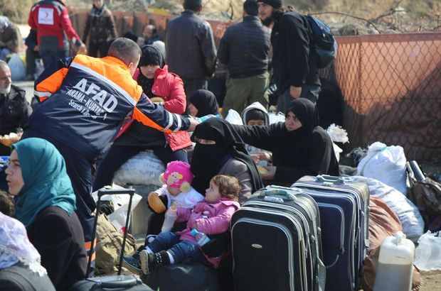 Türkmenler Yayladağı'nda geçiş için bekliyor - 723