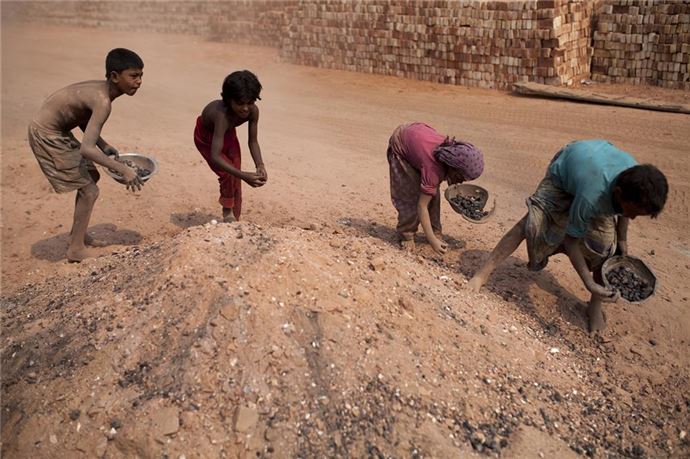 Haftada 4 dolar için çalışıyorlar - 1