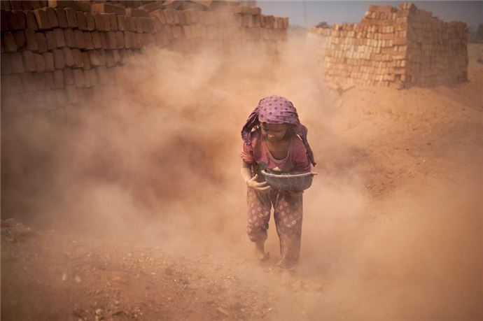 Haftada 4 dolar için çalışıyorlar - 5