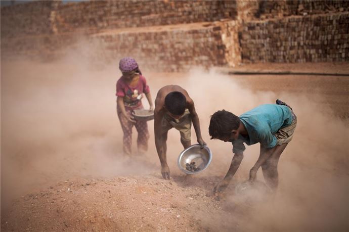 Haftada 4 dolar için çalışıyorlar - 13