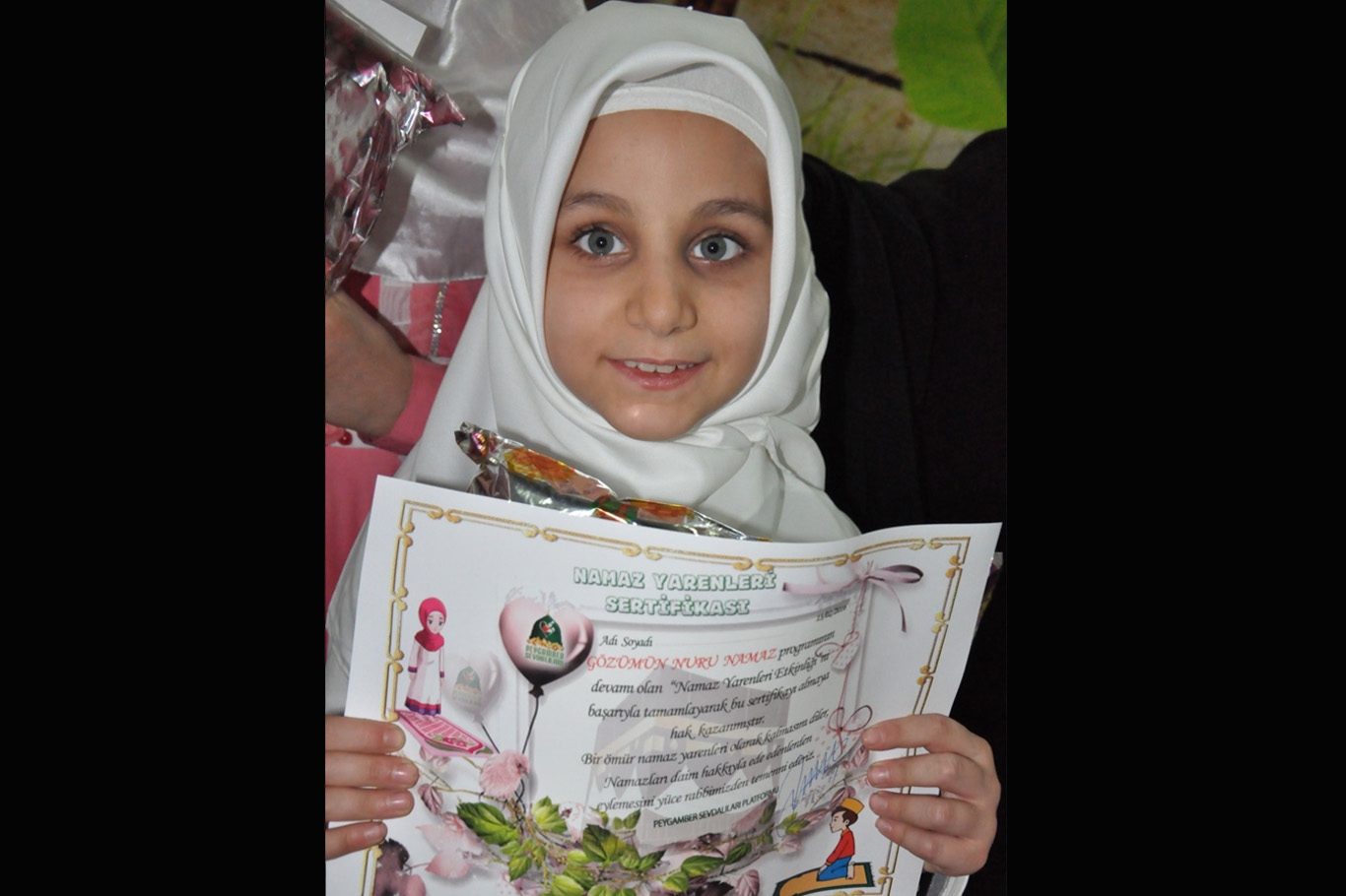 Yüzlerce çocuk namaz kılmayı öğrendi - 524
