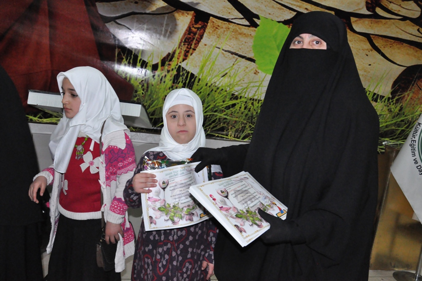 Yüzlerce çocuk namaz kılmayı öğrendi - 609