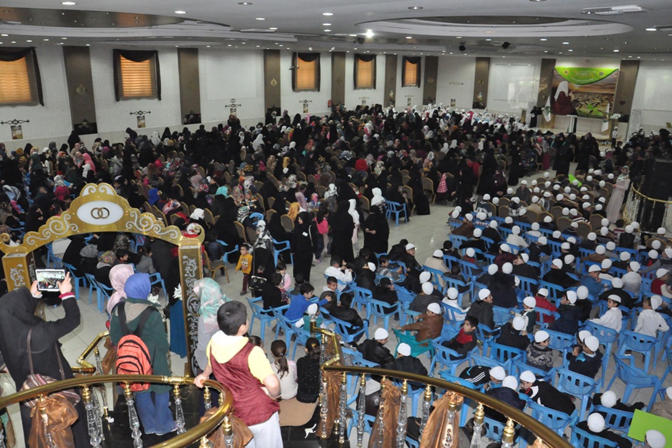 Yüzlerce çocuk namaz kılmayı öğrendi - 829