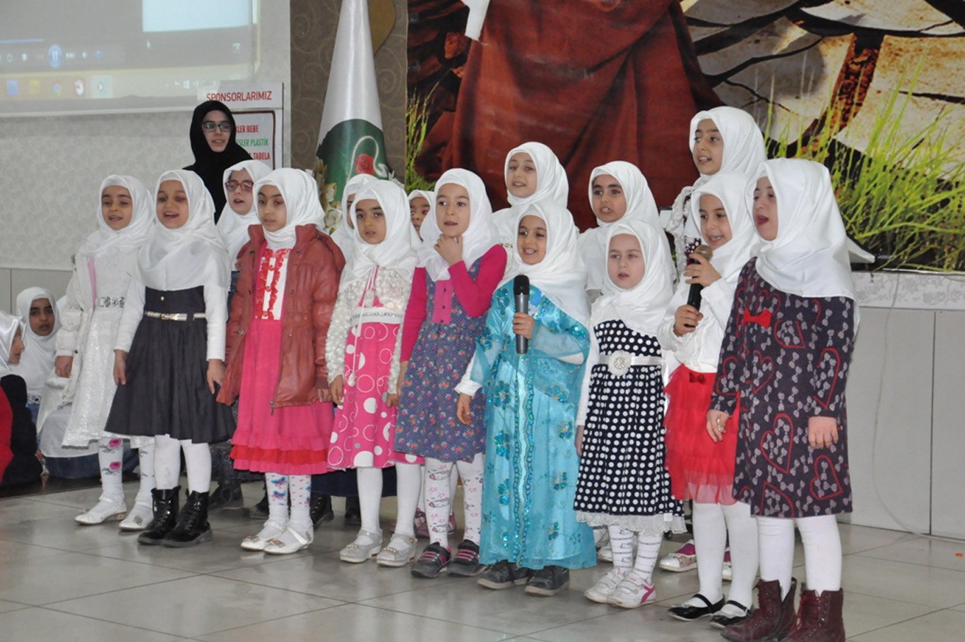 Yüzlerce çocuk namaz kılmayı öğrendi - 805