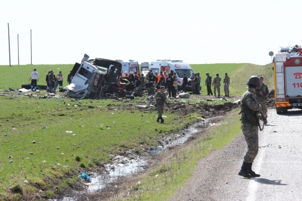 Diyarbakır'da patlama: 6 asker şehit - 863