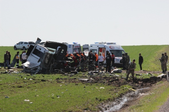 Diyarbakır'da patlama: 6 asker şehit - 917