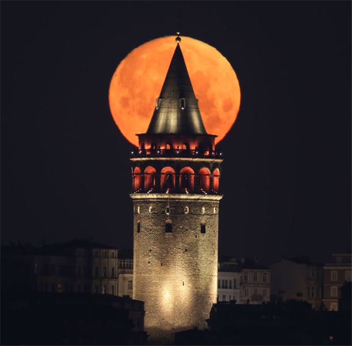 Galata Kulesi ve Ay'ın buluşması - 947