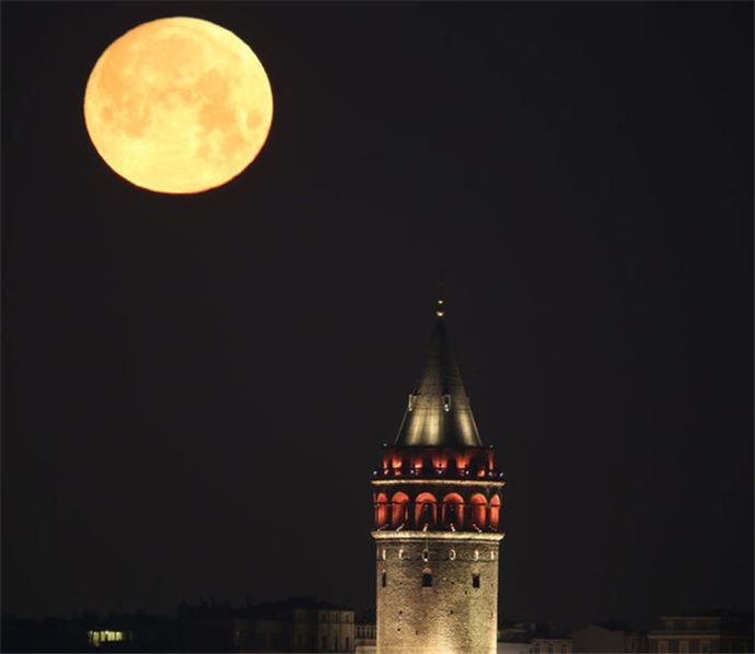 Galata Kulesi ve Ay'ın buluşması - 641