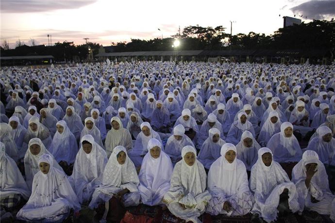 Endonezya'da dünya barışı için dua - 700