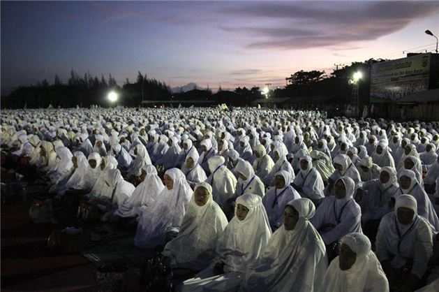 Endonezya'da dünya barışı için dua - 679